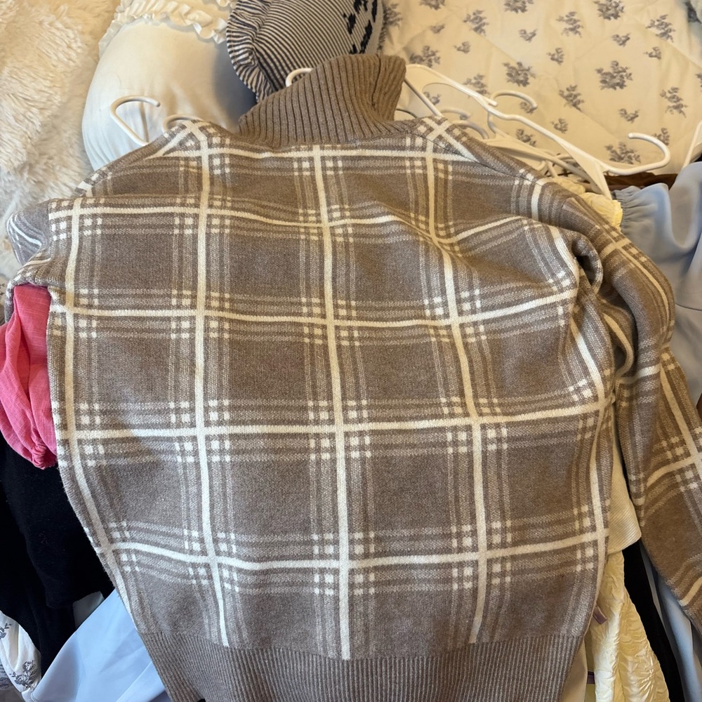 Plaid Turtleneck Sweater - Brown